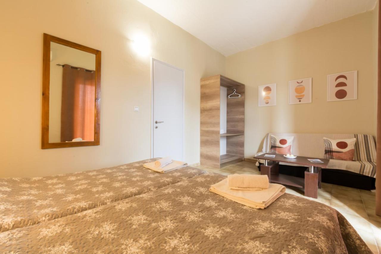 Naos Studios - Private Apartment กาวอส ภายนอก รูปภาพ